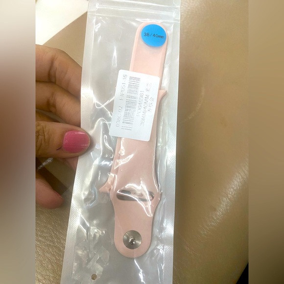 APPLE WATCH ASSORTED STRAPS. 999/- each. Gold rose gold black navy blue maroon - Picture 9 of 10